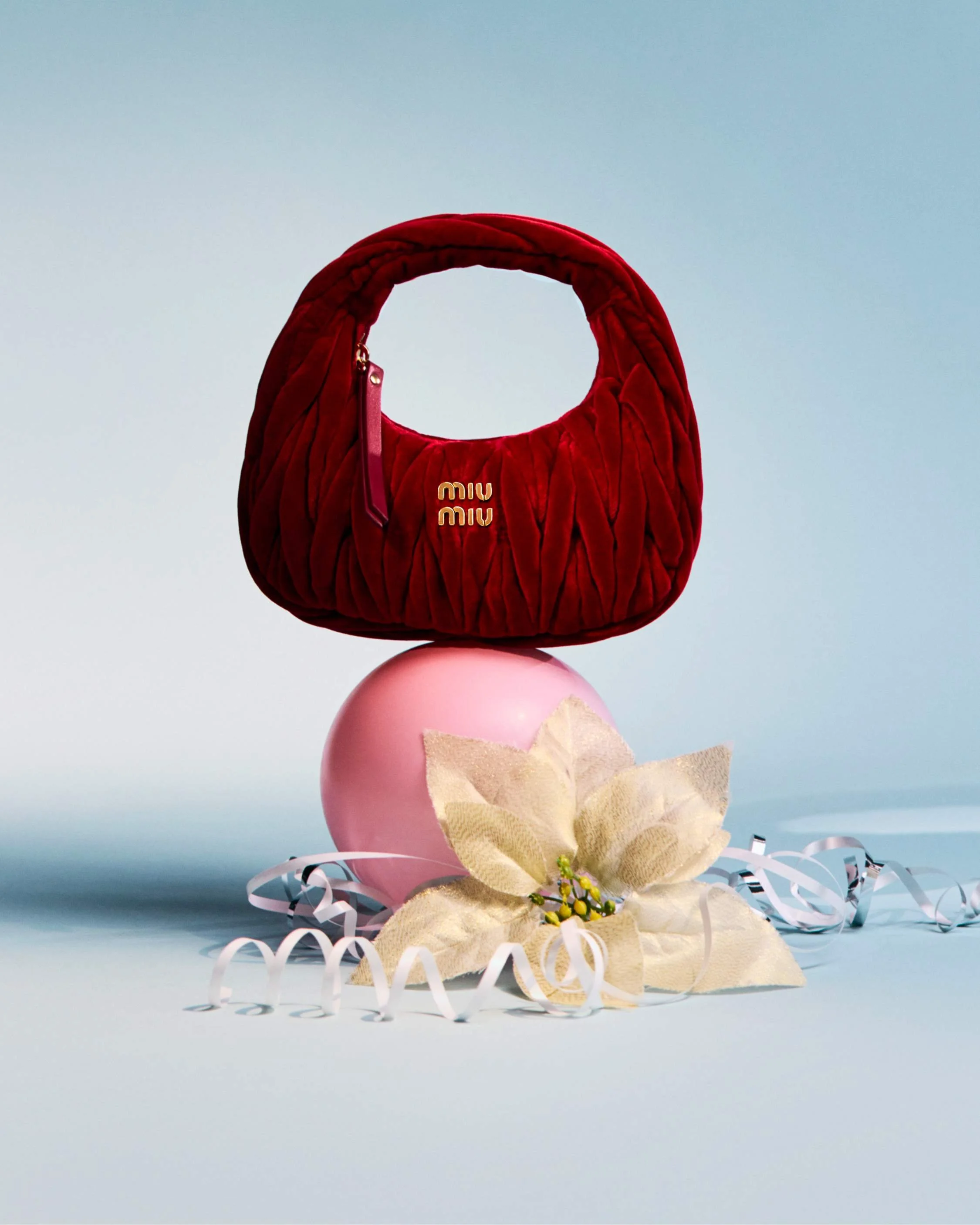 MIU MIU GIRLS, IT'S TIME TO GET HOLIDAY READY! — Numéro Netherlands
